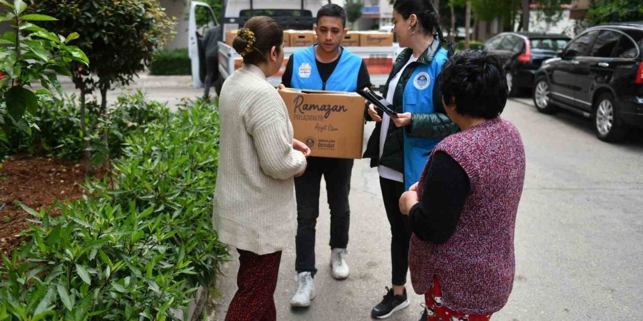 Yenişehir Belediyesi Yardım Kolisi Dağıtımını Sürdürüyor