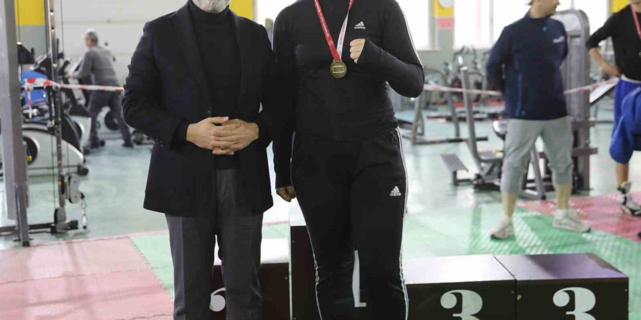 Kocasinan’ın Boks Sporcuları Türkmen Ve Tayyar, Türkiye İkincisi Oldu