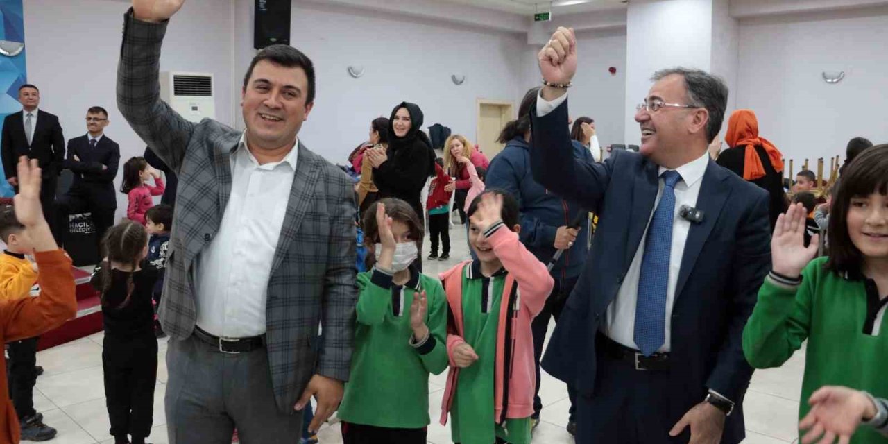 Kaymakam Ve Belediye Başkanı Çocuklarla Oyun Oynadı, Ortaya Renkli Görüntüler Çıktı