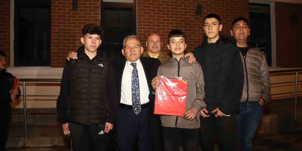 Başkan Büyükkılıç Öğrencilerle Buluştu