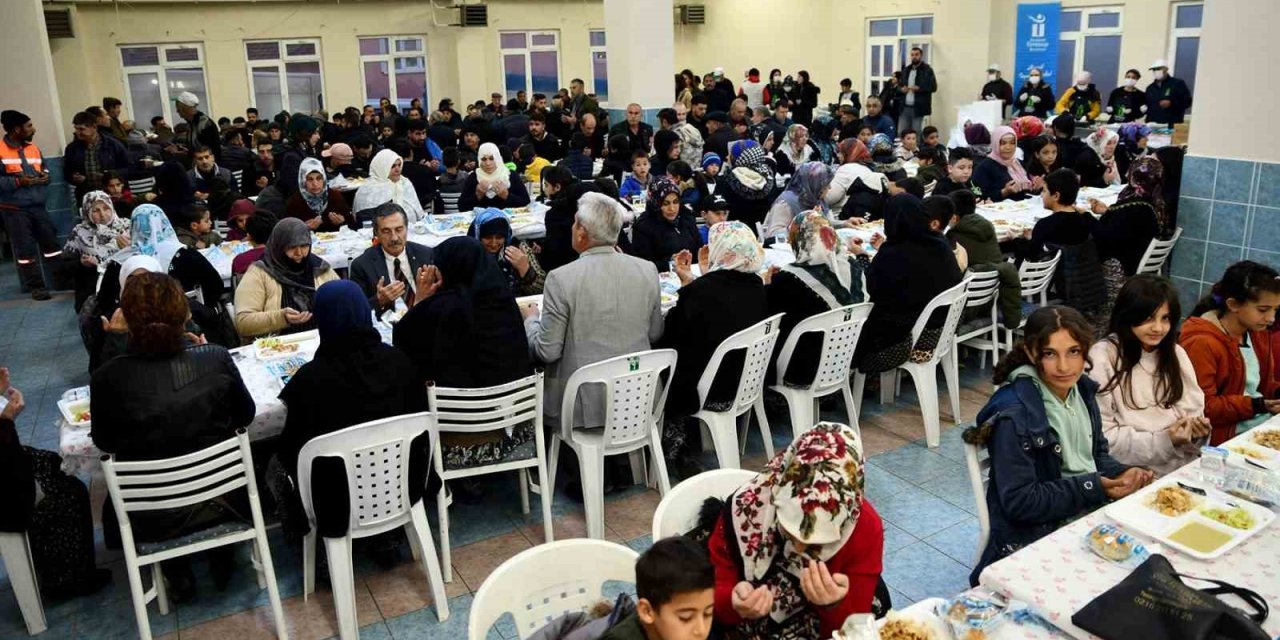 İftar Sofrası Gündüzler’de Kuruldu