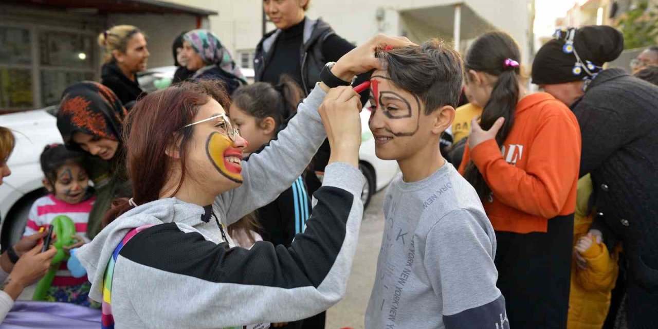 Muratpaşa’da Mahalleliler Aynı Sofrada Buluştu