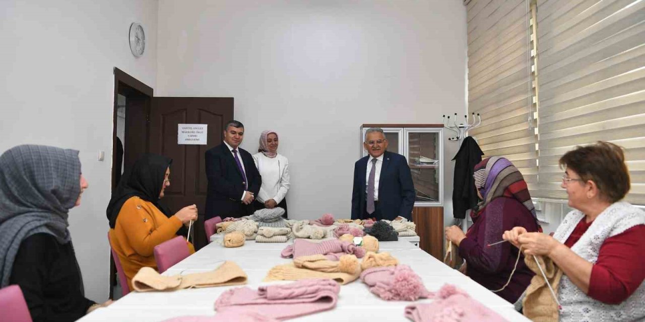 Büyükşehir’in "çocuklarımıza İyilik Örün" Kampanyası İle 4 Bin Yumak İp, İyiliğe Dönüştü