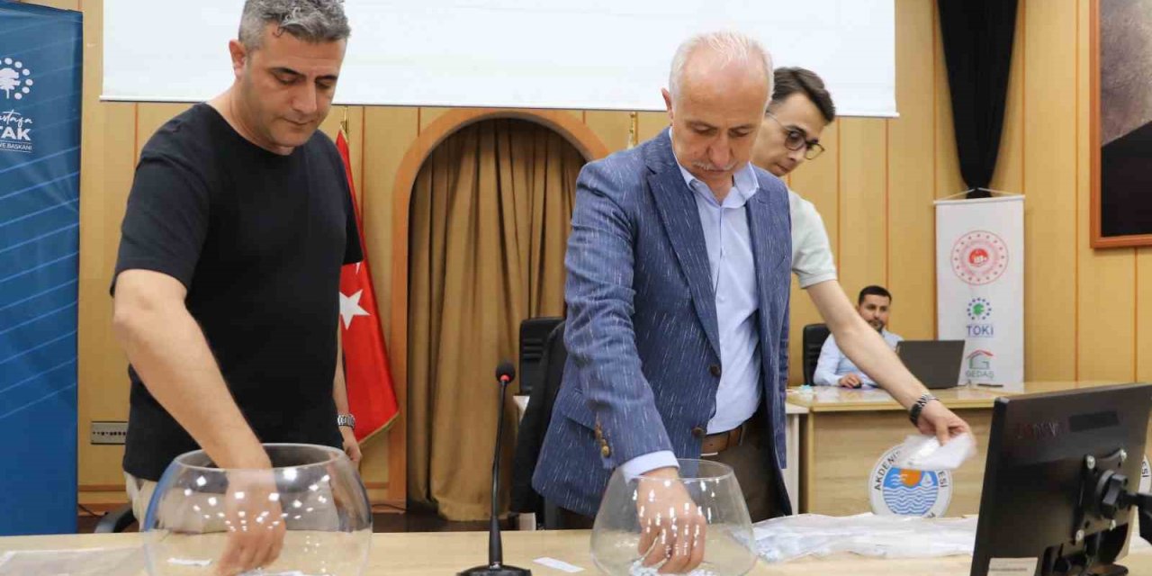 Mersin’de Toki’nin 67 Konut İle 11 Ticarethane Kurası Çekildi