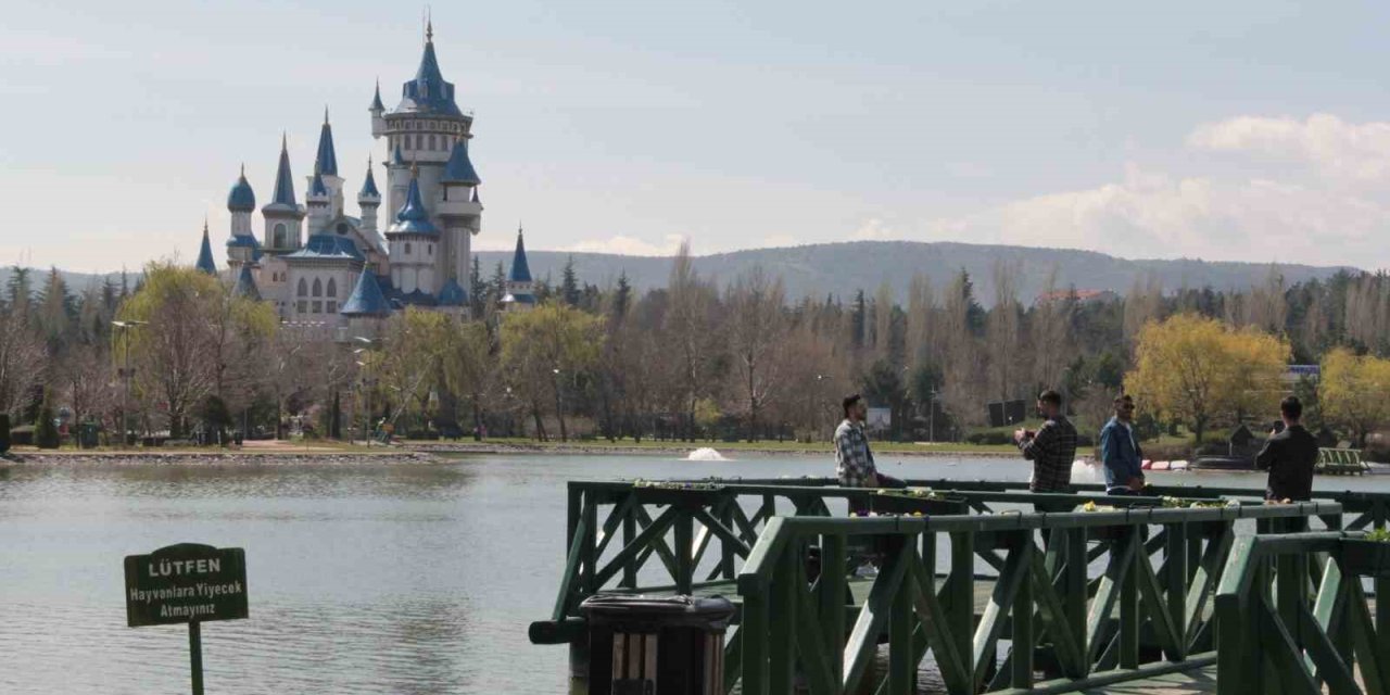 Güneşli Hava Parkları Doldurdu