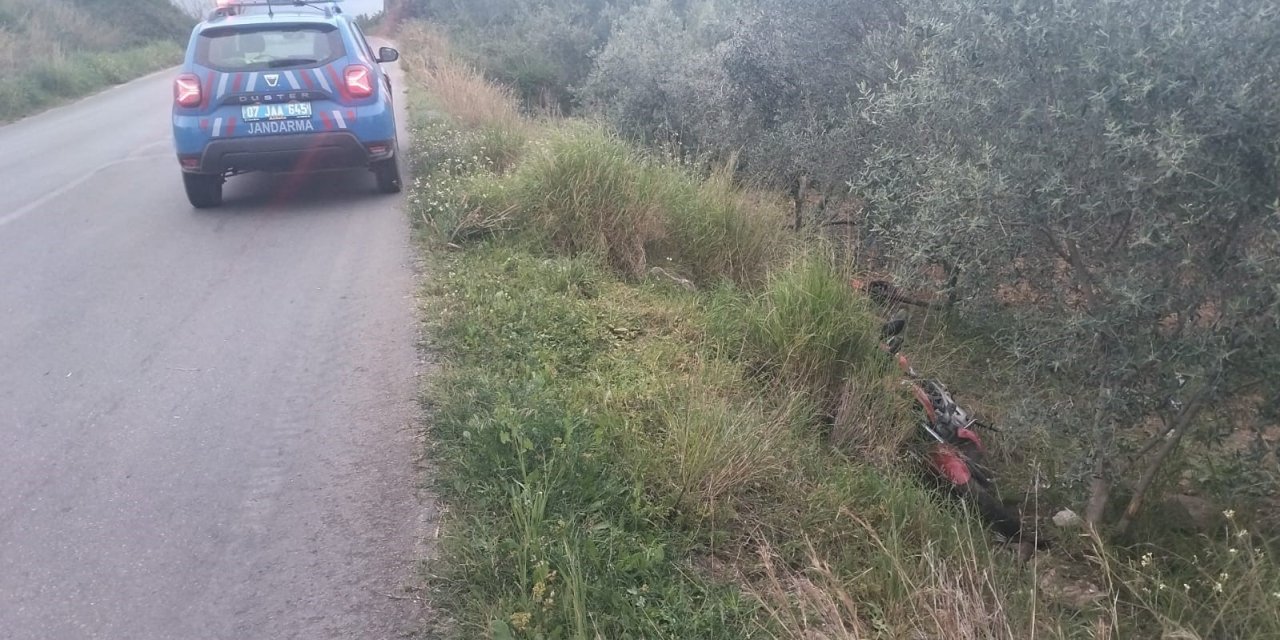 Şarampole Devrilen Motosikletteki 2 Kişi Yaralandı