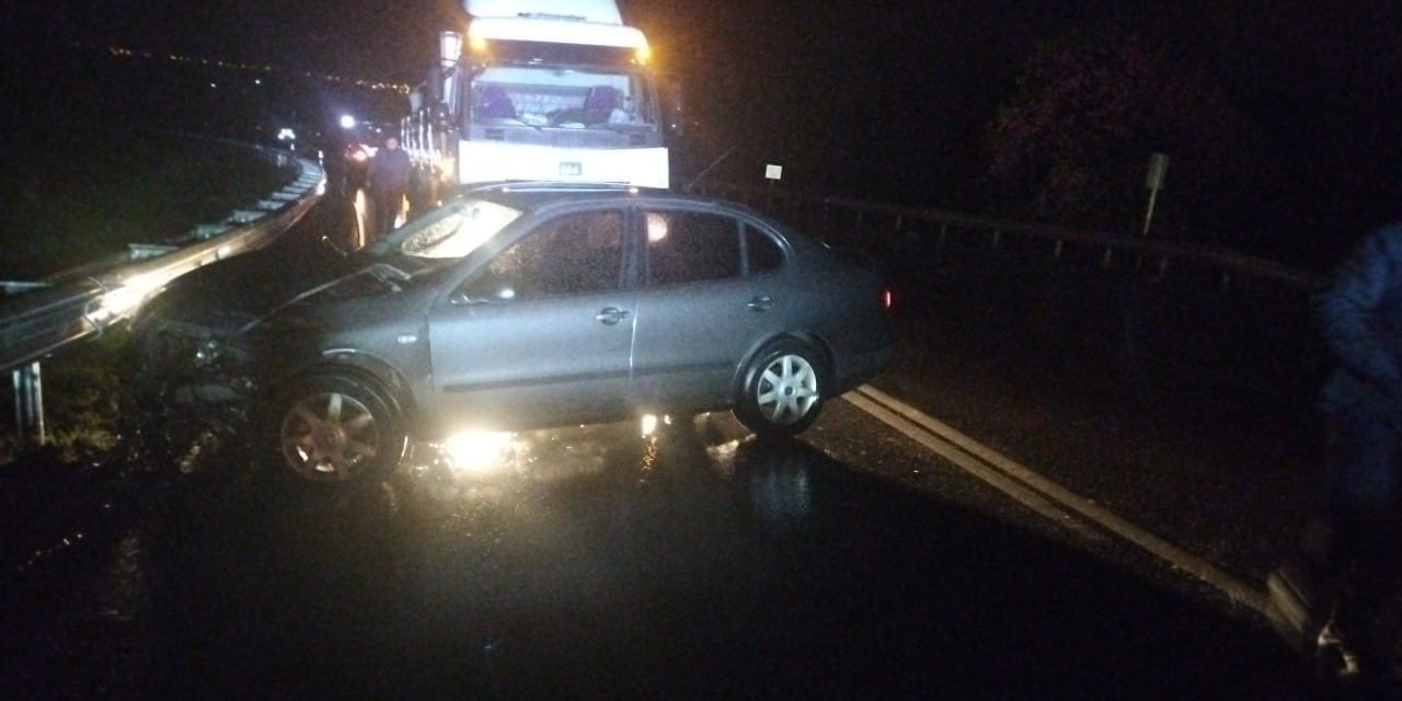 Bariyere Çarpan Otomobil Ürücüsü Yaralandı