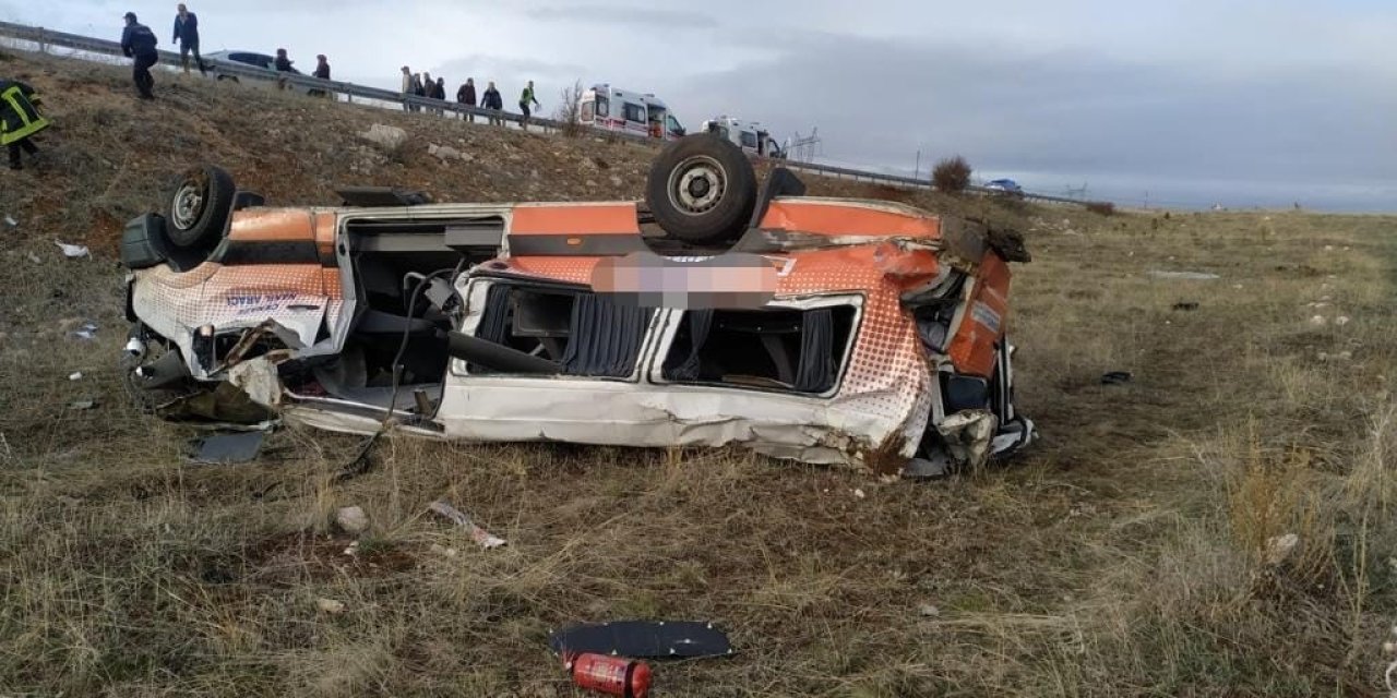 Cenaze Taşıyan Nakil Aracı Devrildi: 2 Ölü, 3 Yaralı