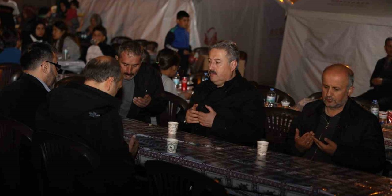 Melikgazi Belediyesi’nden Çin Mahallesi’ndeki Çadırkentte İftar Beraberliği