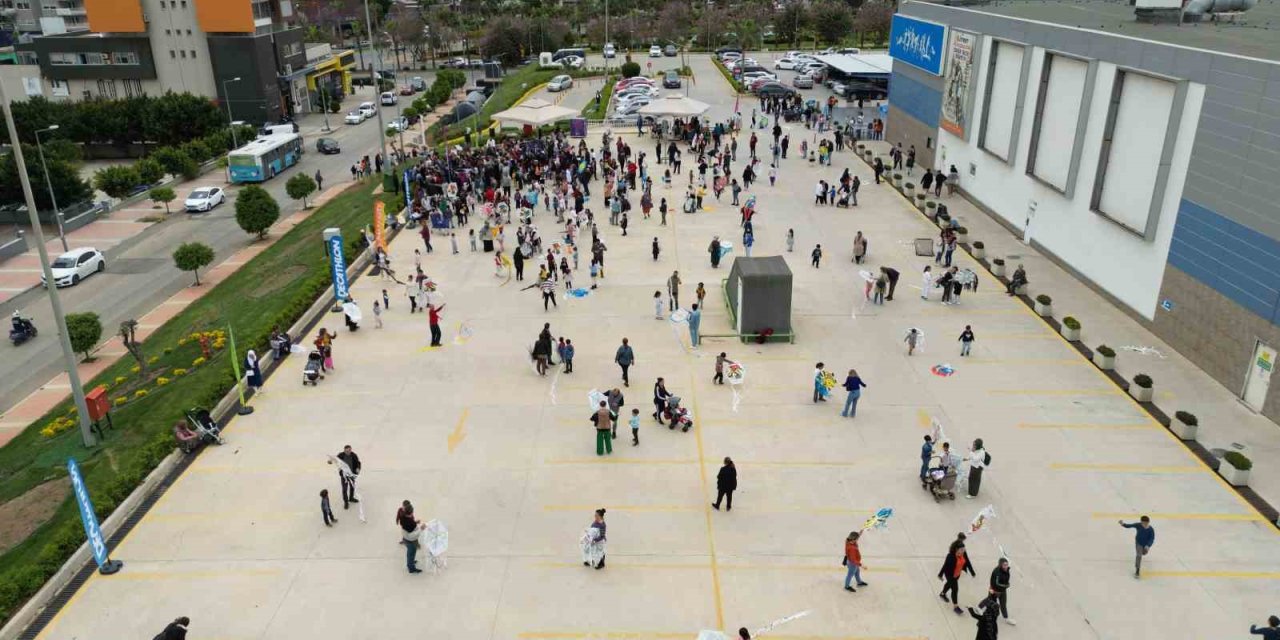 Depremzede Çocuklar İçin ’uçurtma Şenliği’ Düzenlendi