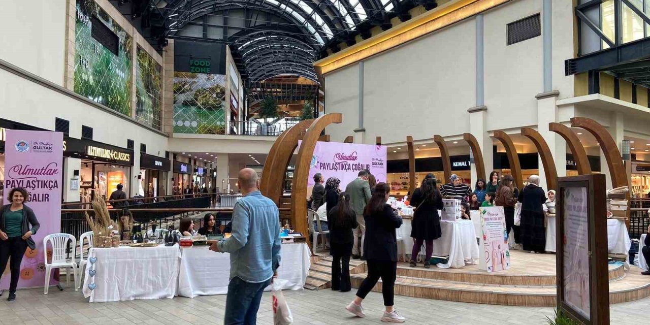 Depremzede Kadınlar İçin ’umutlar Paylaştıkça Çoğalır’ Sergisi Açıldı