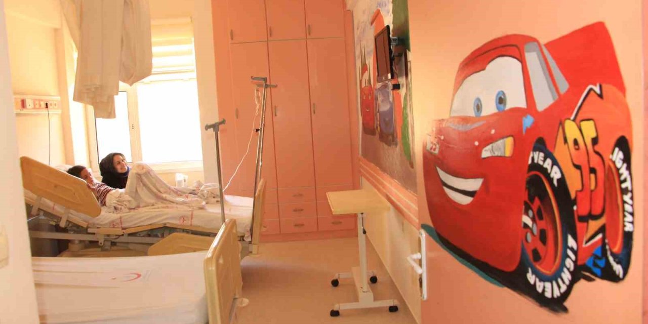 Çizgi Film Karakterleri Hastane Duvarlarına Çizildi