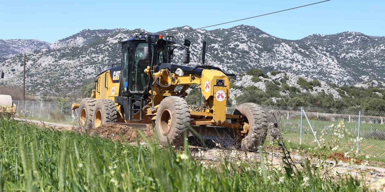 Döşemealtı’nda, Köy Bağlantı Yollarına Sathi Kaplama