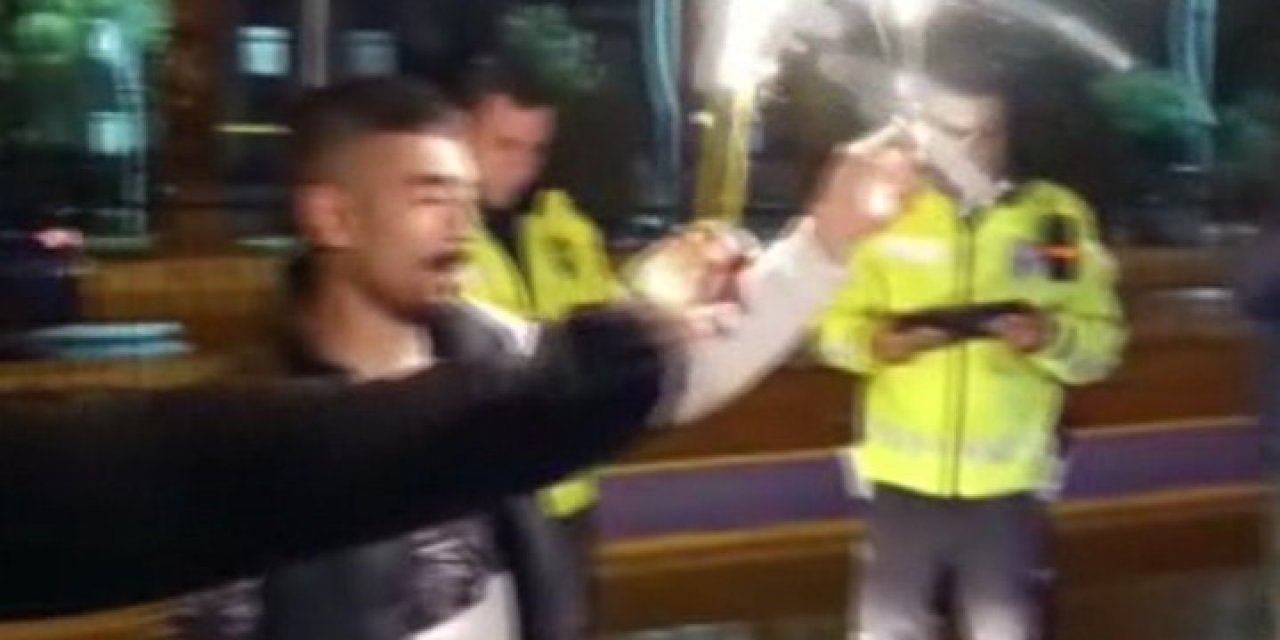 Görev Başındaki Polislere Esnaftan Yaş Pastalı Ve Meşaleli Sürpriz Kutlama