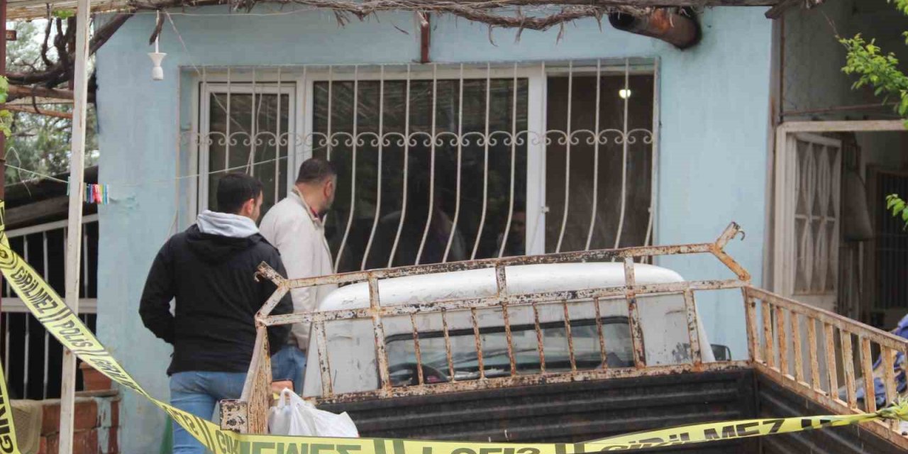 Yaşlı Adam Yalnız Yaşadığı Evinde Ölü Bulundu