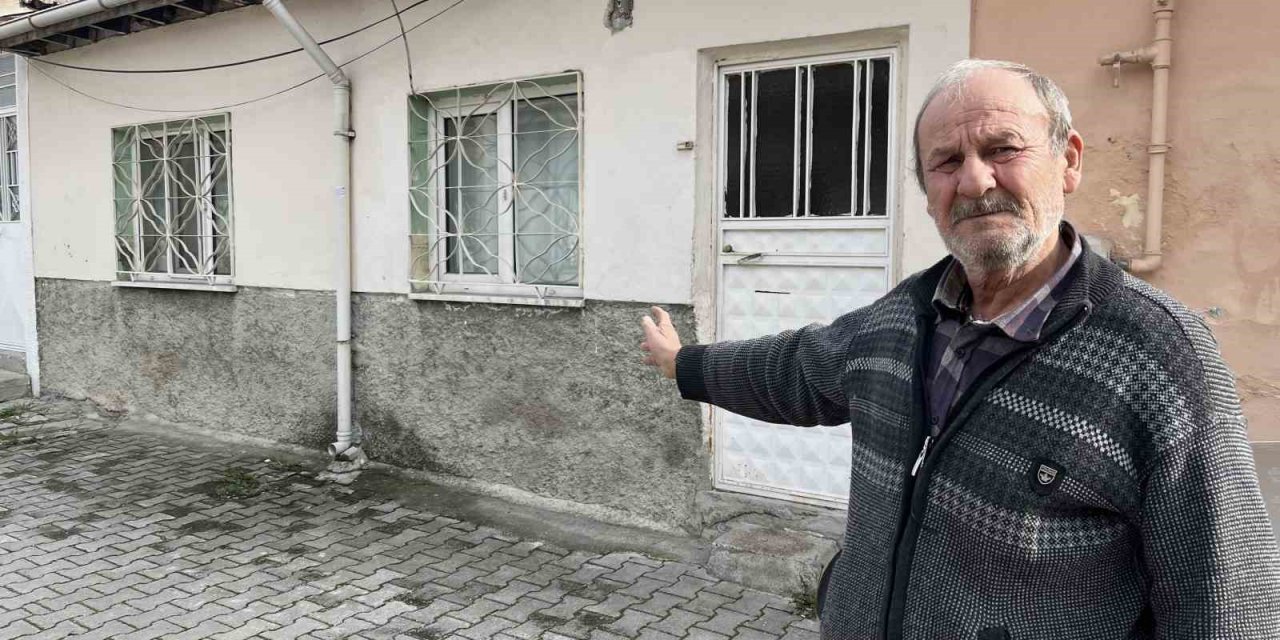 Çöp Evin Temizlenmemesine Mahalleli Tepki Gösterdi