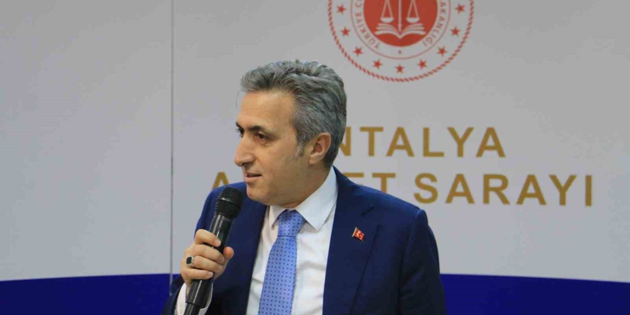 Antalya Adliyesi Çalışanları İftarda Bir Araya Geldi