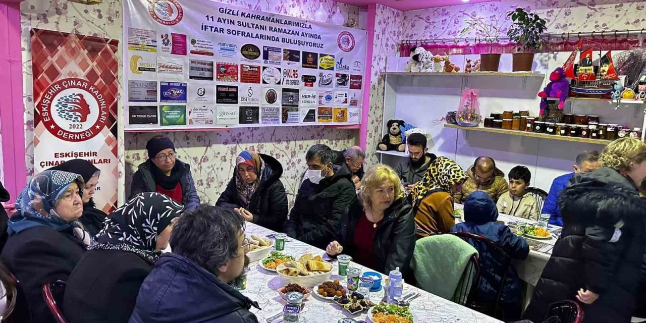 Depremzedelere Ücretsiz İftar Vererek Hayır Dua Alıyorlar
