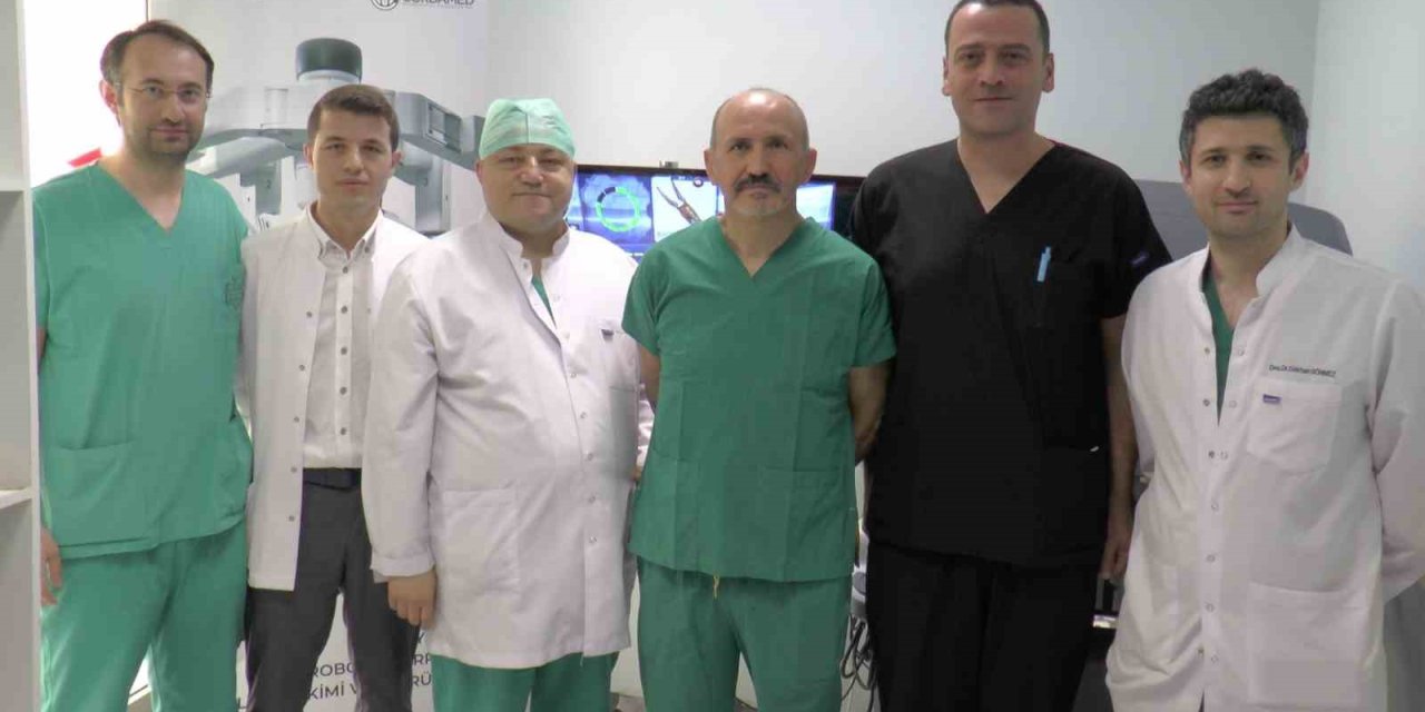 Erü’de Cerrahlara ‘robotik Cerrahi Uygulamaları Simülasyon Eğitimi’ Veriliyor