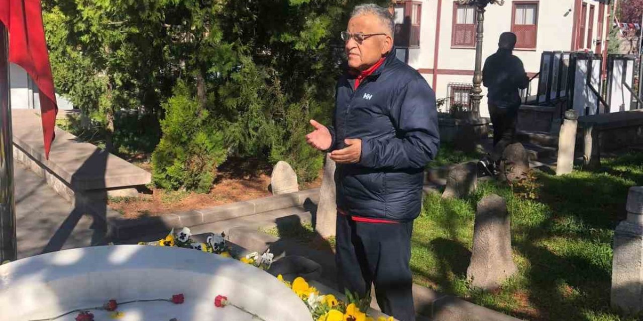 Başkan Büyükkılıç’tan Yazıcıoğlu Ve Pakdil’in Kabirlerine Ziyaret