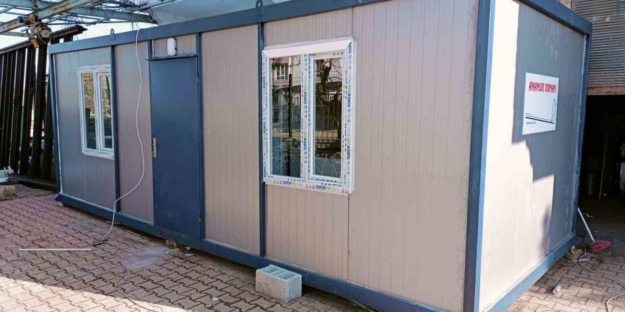 Tabloların Geliriyle Depremzede Aileye Konteyner Ev Alındı