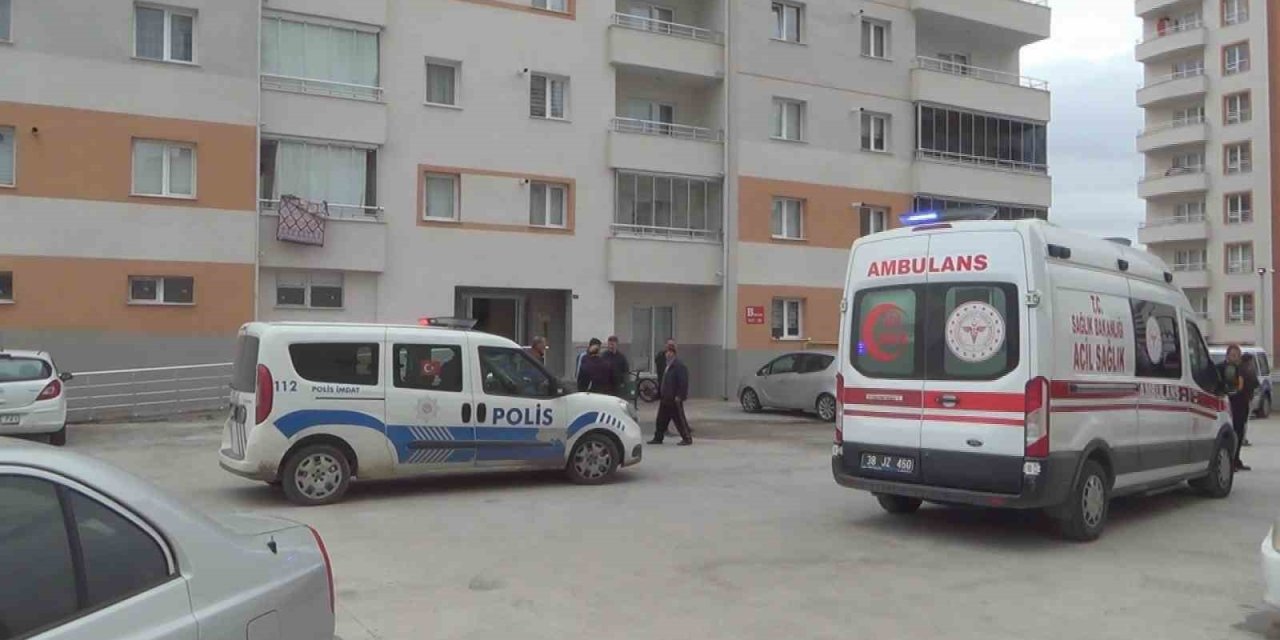 Feci Yangında Ağır Yaralanan Anne Öldü