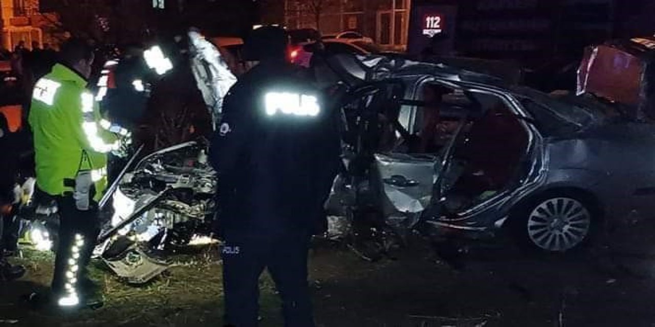 Çöp Konteynırına Çarpan Otomobil Takla Attı: 1 Ölü, 4 Yaralı