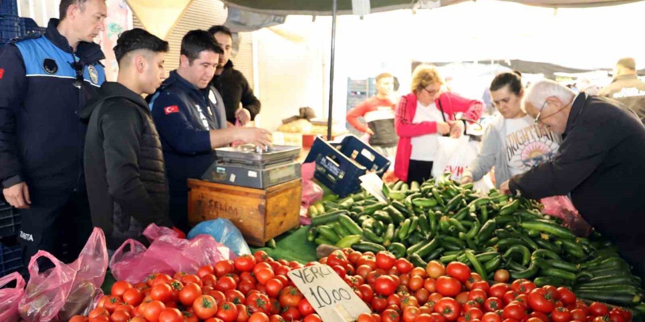 Mersin’de Pazarcı Esnafı Denetleniyor