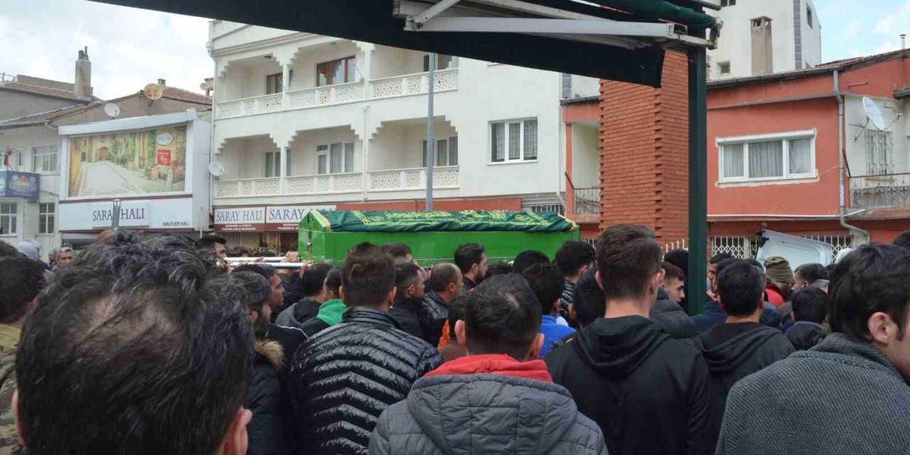 Kazada Ölen Genç Toprağa Verildi