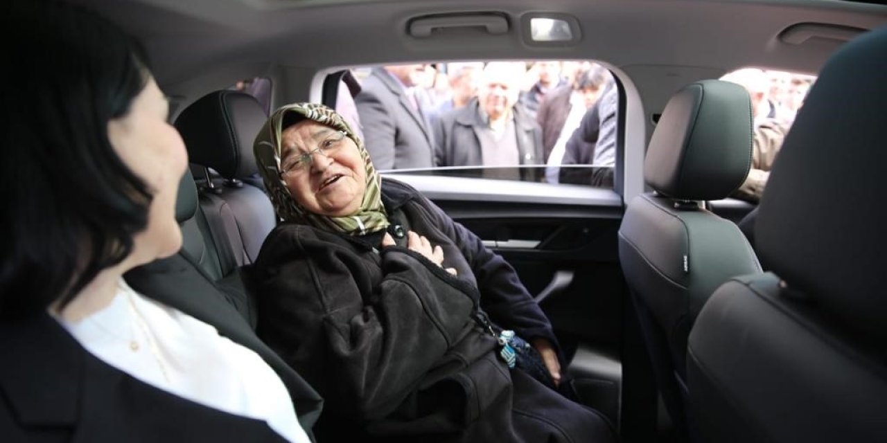 Bakan Dönmez, Gülistan Teyzenin Togg’a Binme İsteğini Kırmadı