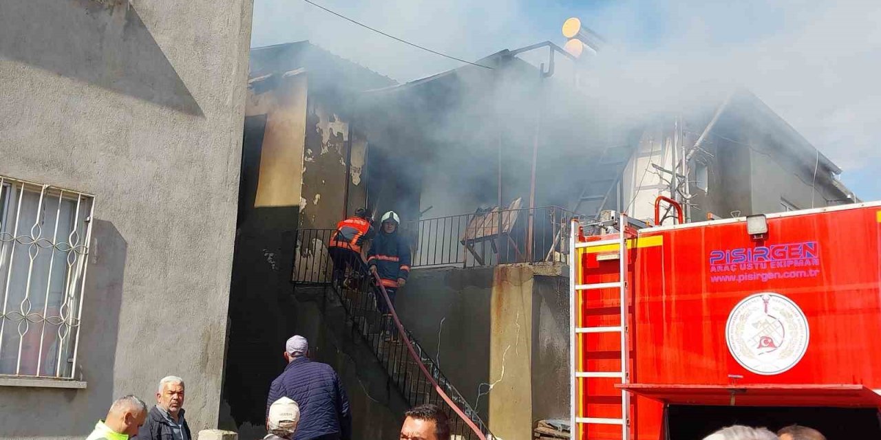 Mersin’de İki Katlı Evde Çıkan Yangın Korkuttu