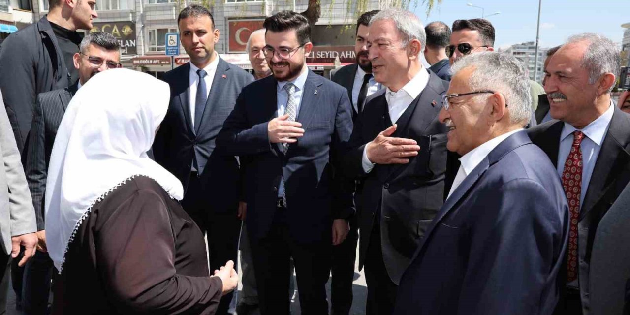 Bakan Akar İle Başkan Büyükkılıç’tan Esnaf Ziyareti