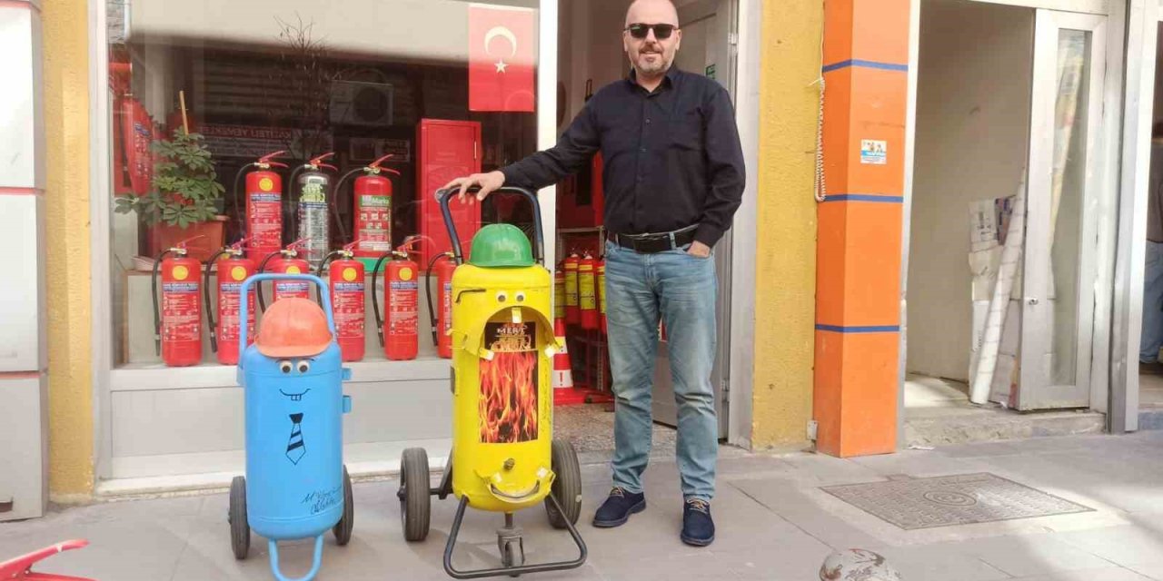 Eski Tüplerden Yapılan Figürler Sokağın Maskotu Oldu