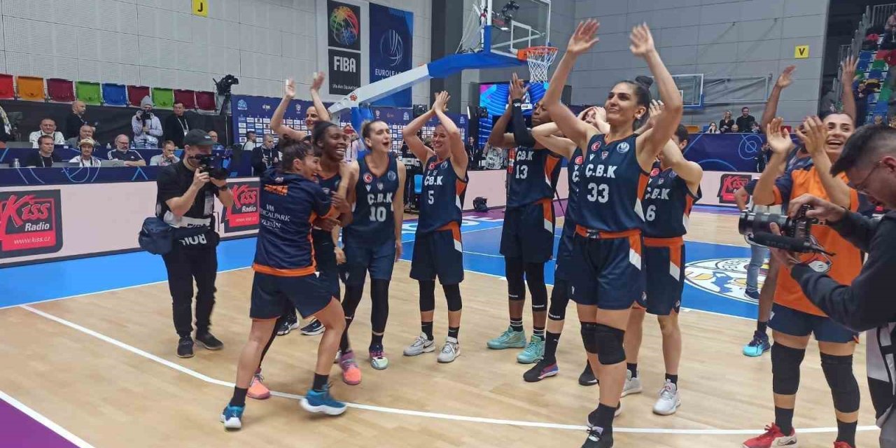 Dörtlü Finalde Türk Bayrağı Krizi