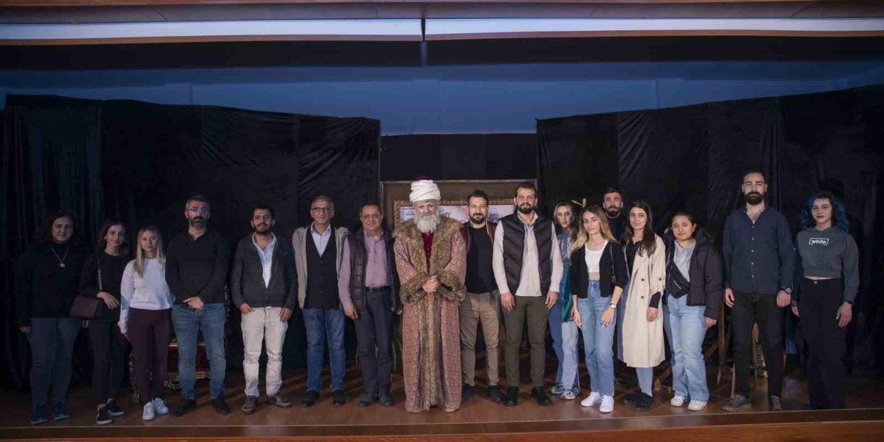 Mersin’de ’ben Mimar Sinan Oyunu’ Sahnelendi