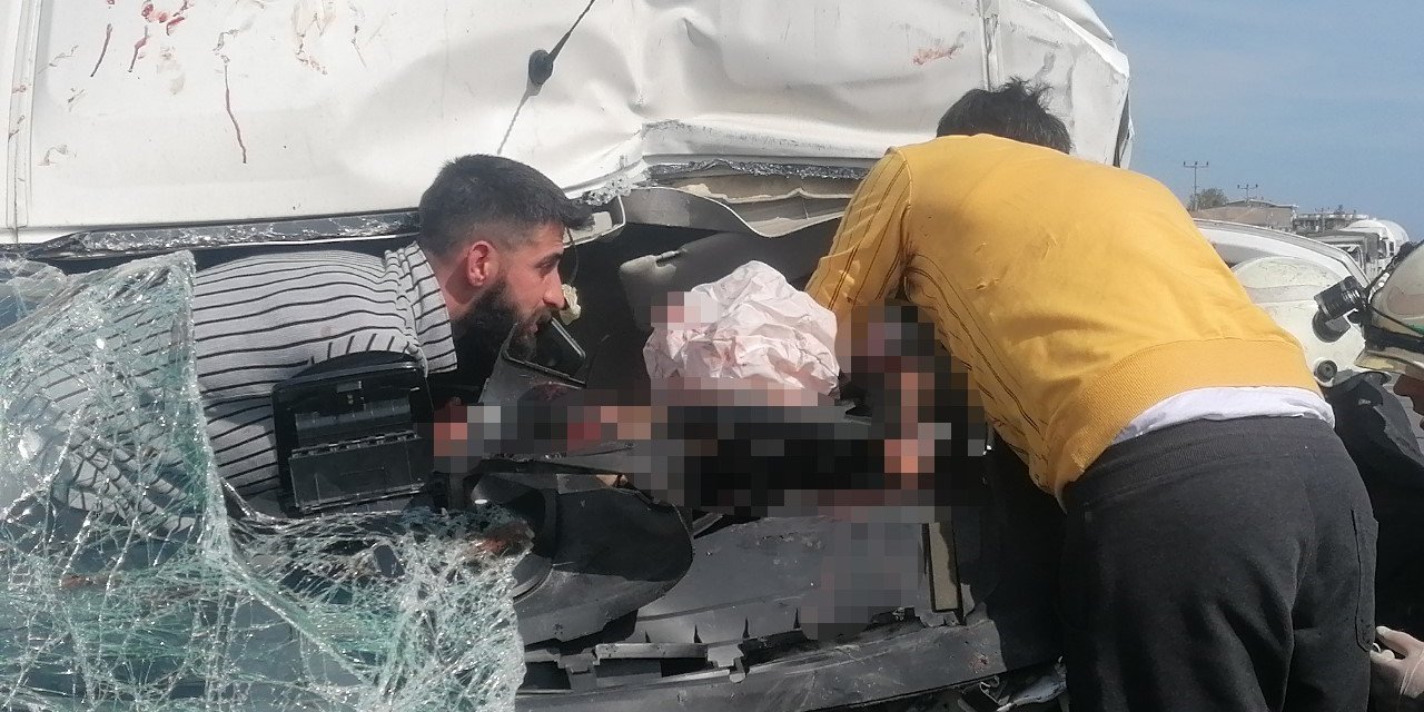 Kamyona Arkadan Çarpıp Sıkışan Sürücü İçin Can Pazarı Kuruldu