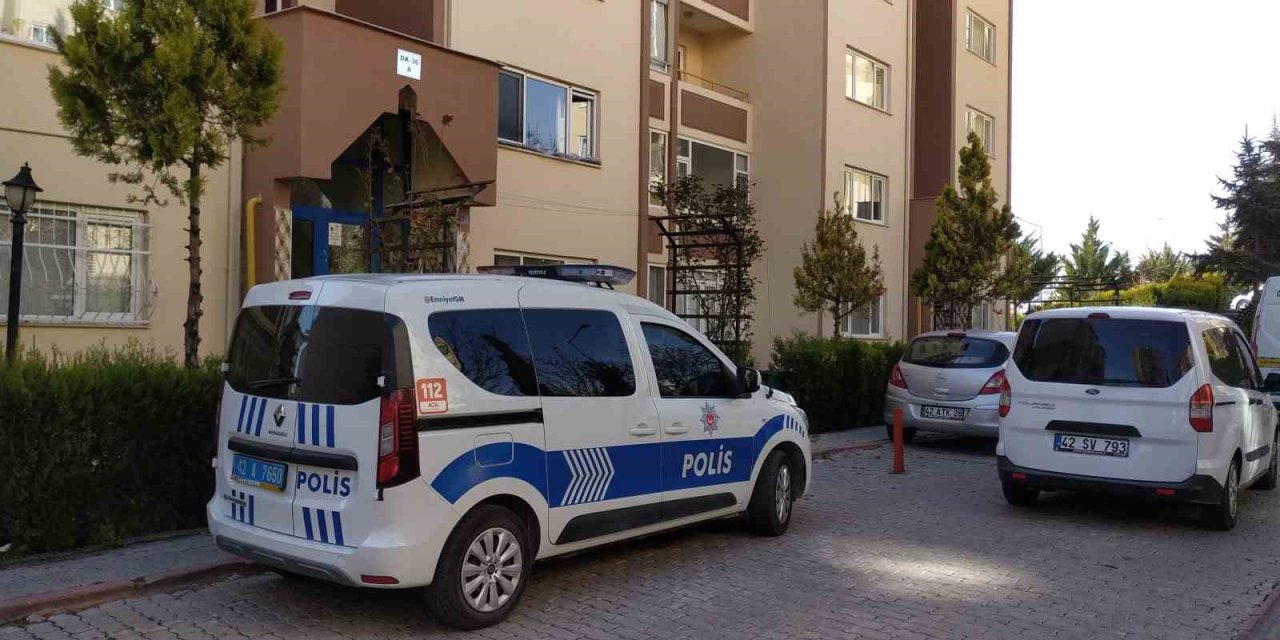 Cinnet Getiren Emekli Polis, Karısını Ve Çocuklarını Beylik Silahıyla Vurdu