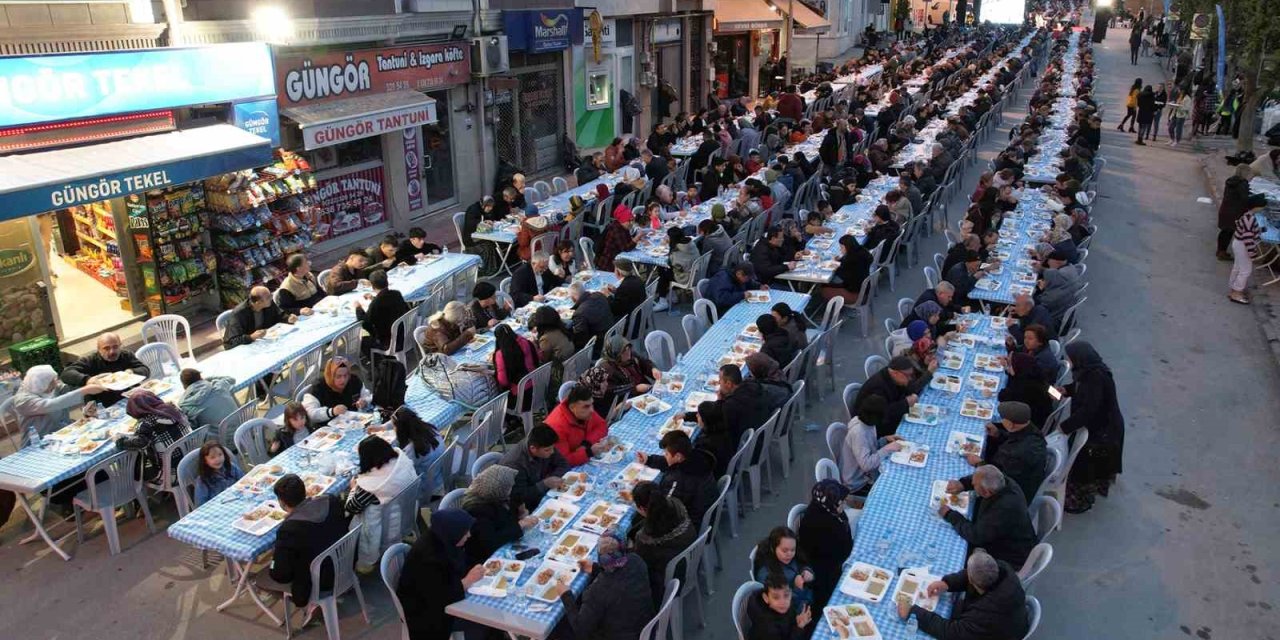 İftar Bereketi Paylaştıkça Çoğalıyor