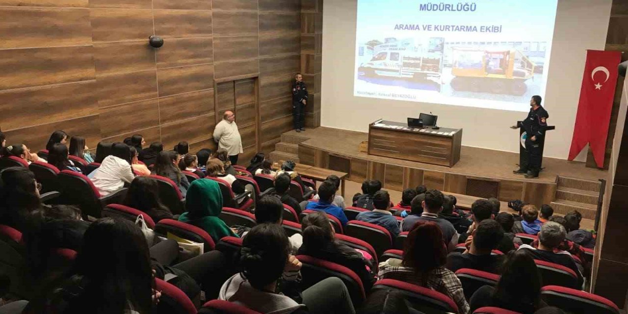 Büyükşehir, Kaymek Değer Gençlik’te "afet Bilinci Ve İlk 72 Saat" Semineri