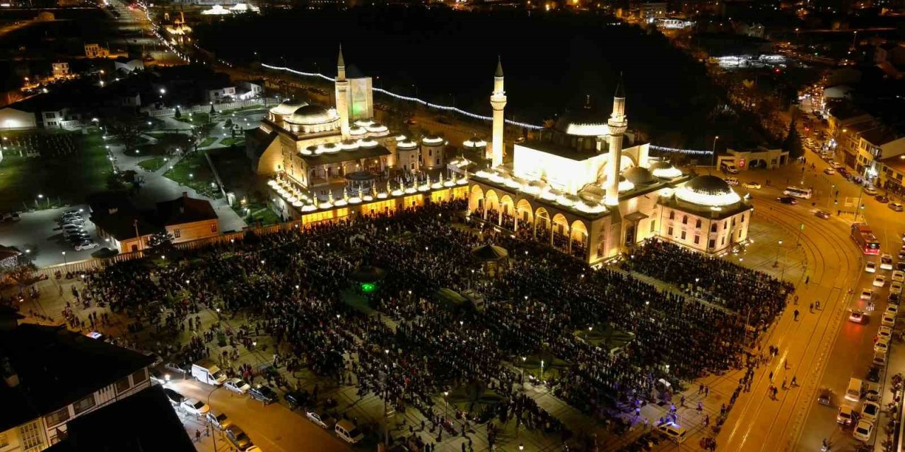 Konya’da Kadir Gecesi Coşkusu