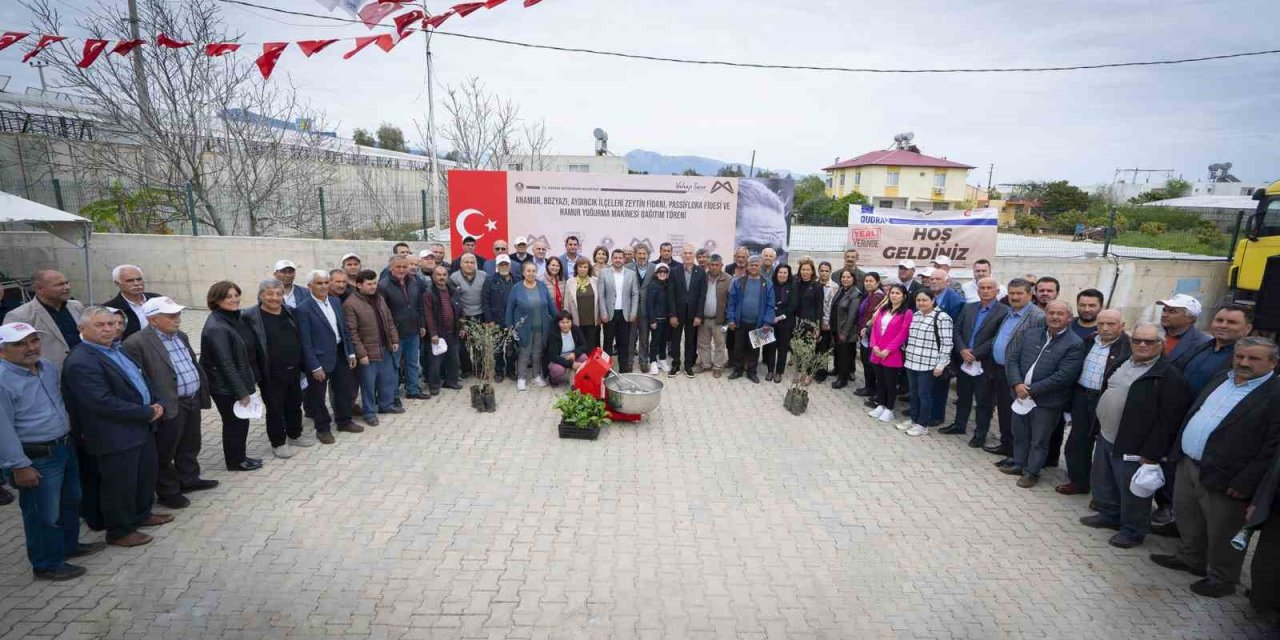 Mersin’de Çiftçilere Zeytin Ve Passiflora Fidanı Desteği