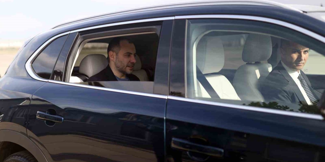 Bakan Akar’dan Ukrayna Altyapı Bakanı Kubrakov’a Togg Jesti