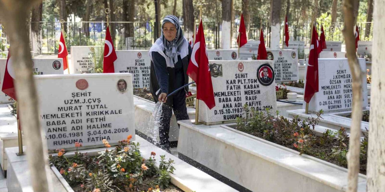 Mersin’de Bayram Öncesi Mezarlık Ve İbadethaneler Temizlendi