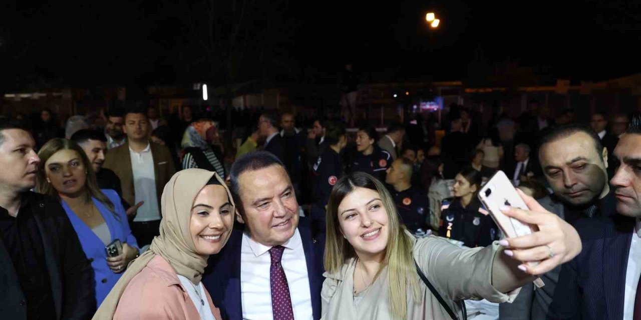 Başkan Muhittin Böcek Personeli İle İftarda Buluştu