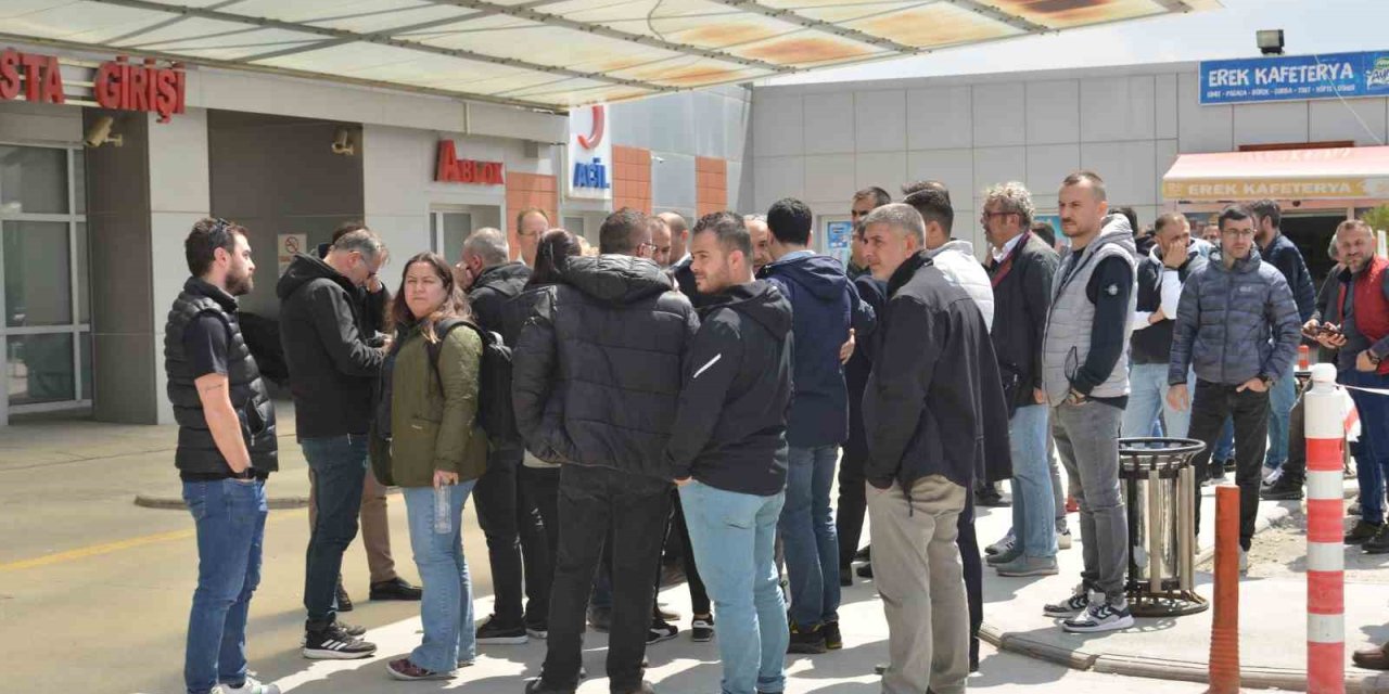 3 Kişinin Öldüğü Kazada Yaralanan Mesai Arkadaşlarını Yalnız Bırakmadılar