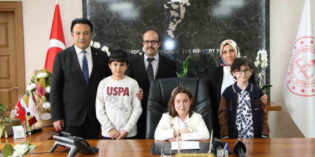 İl Milli Eğitim Müdürü Karaköse, Koltuğunu Küçük Esila’ya Devretti