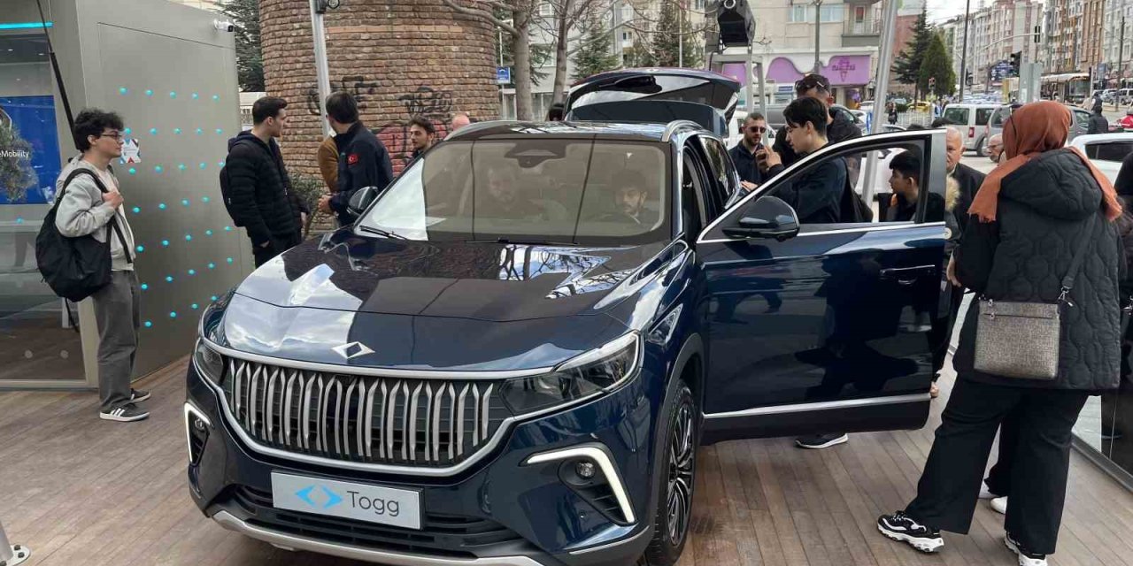 Eskişehir’de Sergilenen Togg Vatandaşların İlgi Odağı Oldu