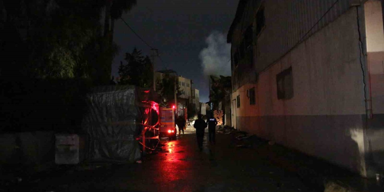Mersin’deki Yangında Bir İtfaiye Eri Hayatını Kaybetti