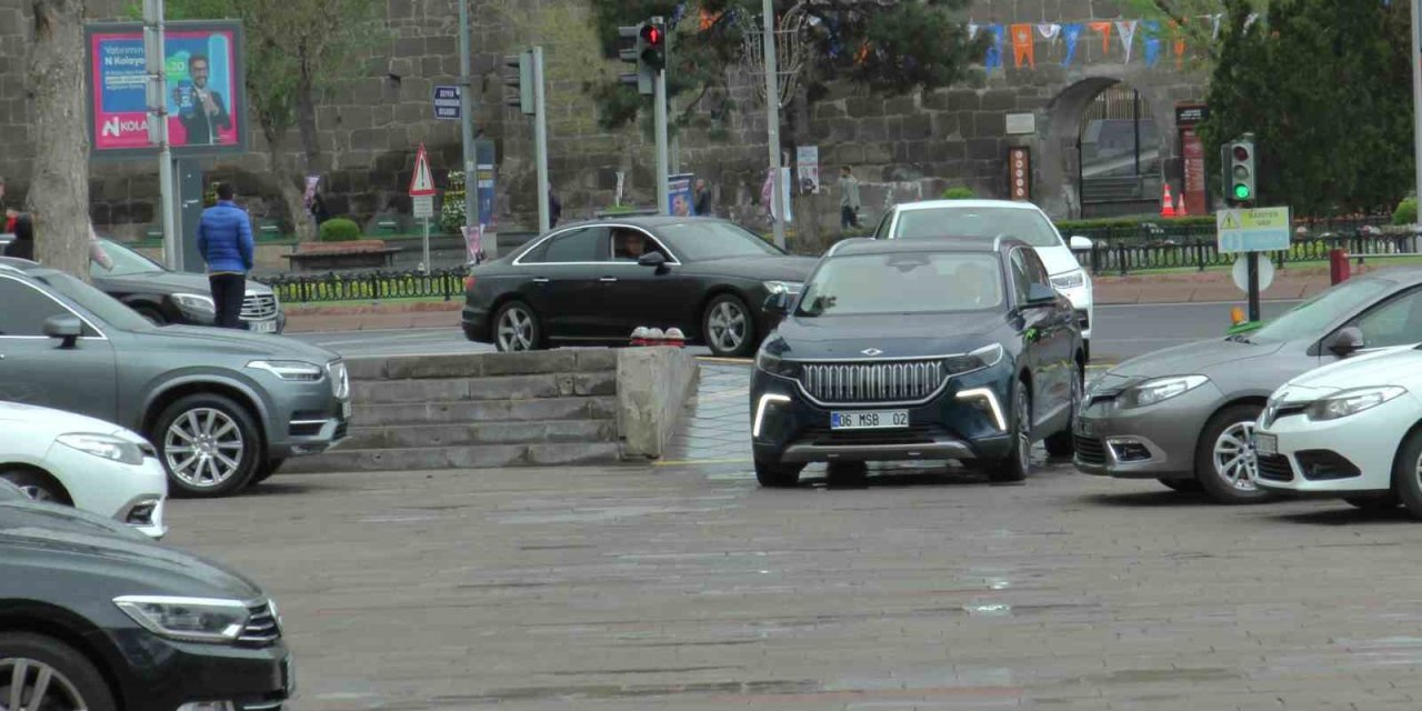 Bakan Akar’dan Togg’lu Bayramlaşma