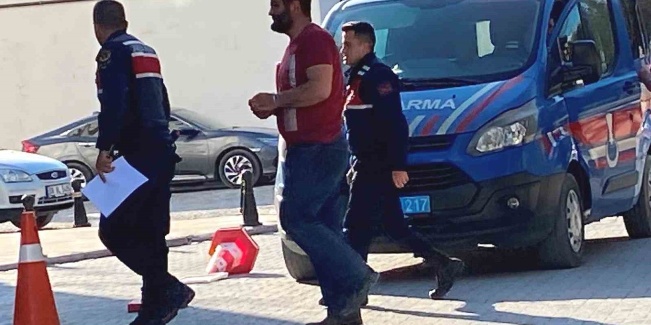 Ehliyetsiz Sürücü Rögar Kapağı Çalarken Yakalandı